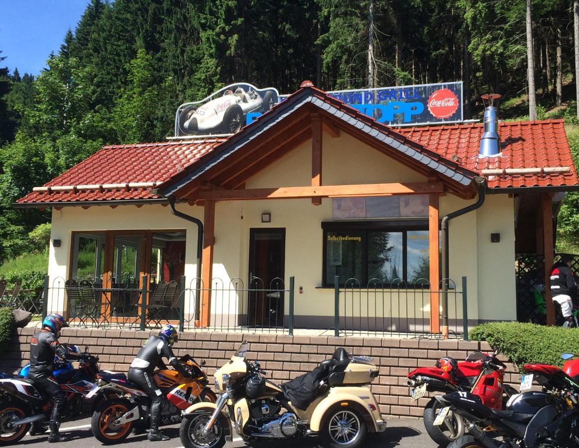 Hotel & Gasthaus Sterngrund Zella-Mehlis Exterior foto